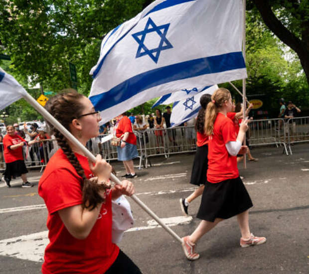 Tens of Thousands March in New York's Israel Parade in Major Show of Solidarity